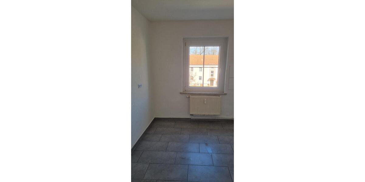 Etagenwohnung Ronneburg - 3 Zimmer, 65 m&sup2;, 350&euro; | Angebot:25611951