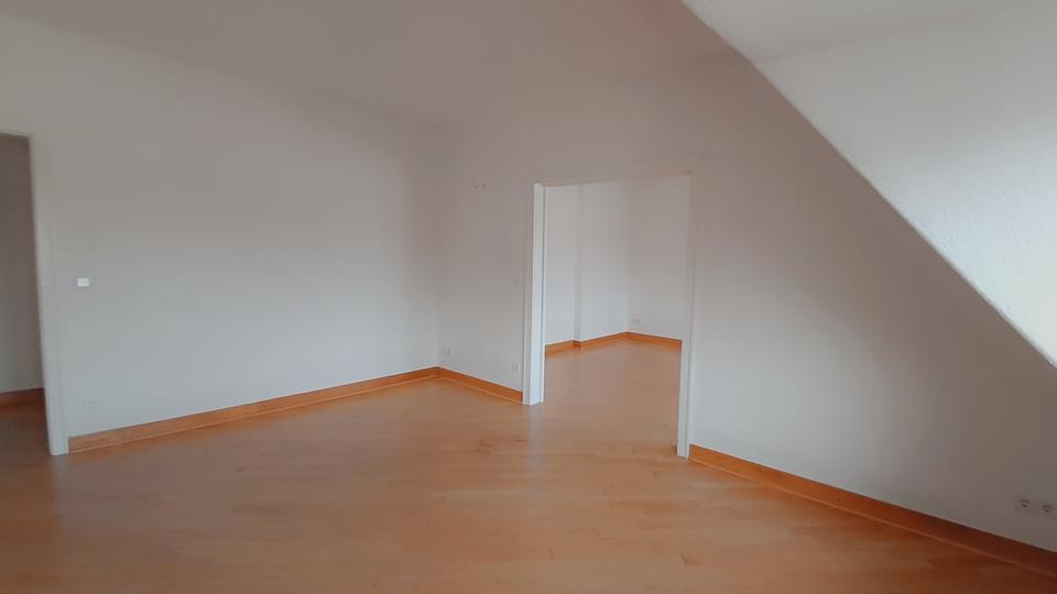 Dachgeschoßwohnung Düsseldorf Pempelfort - 2.5 Zimmer, 69 m&sup2;, 890&euro; | Angebot:24963307