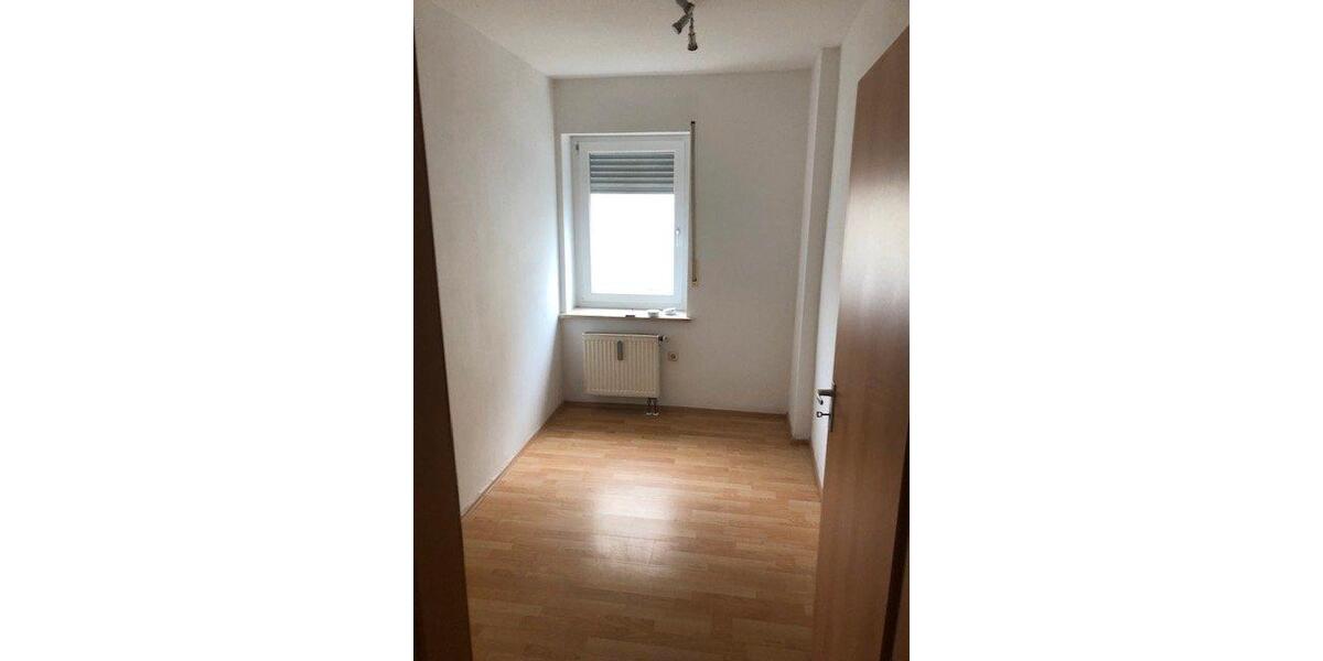 Erdgeschoßwohnung Schwandorf - 6 Zimmer, 120 m&sup2;, 1.100&euro; | Angebot:26223698