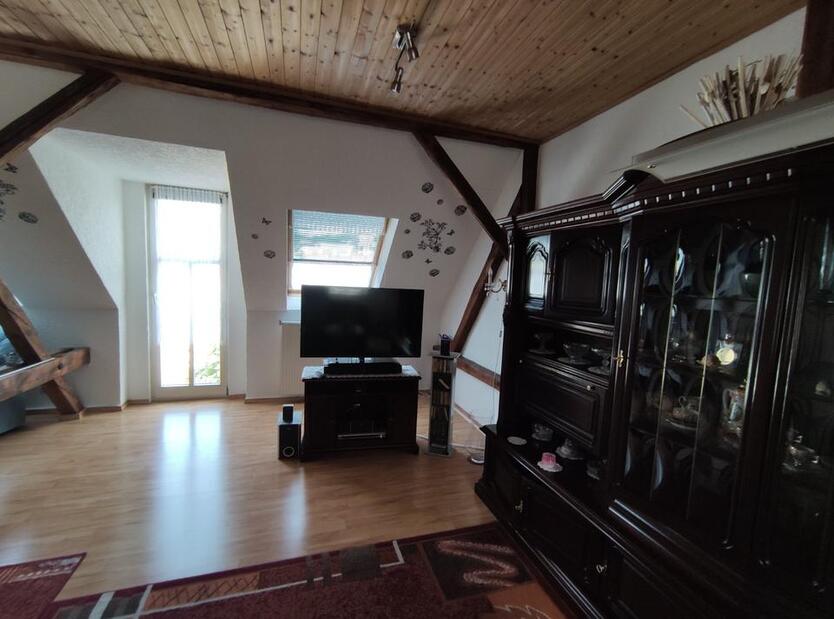 L34W4 - Tolle 3-Zimmer - DG-Wohnung in Vierfamilienhaus, Balkon, Gartennutzung zimmer