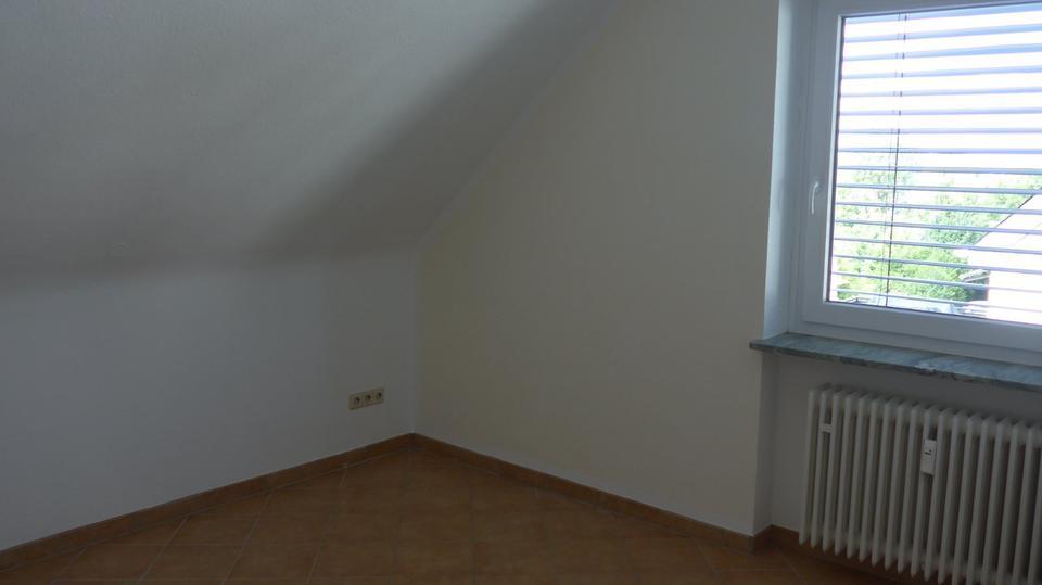 Sonnige Dachgeschoßwohnung mit herrlichem Ausblick ins Grüne