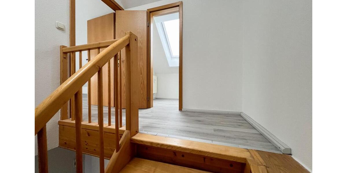 Frisch sanierte helle 3-Zimmer-DG-Wohnung mit Balkon 3 zimmer