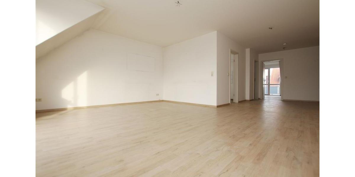 Dachgeschoßwohnung Oschersleben (Bode) - 3 Zimmer, 81 m&sup2;, 650&euro; | Angebot:26052787
