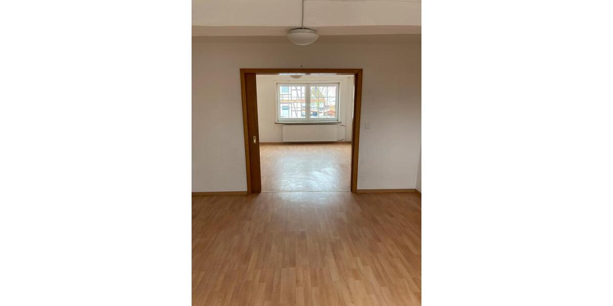 Etagenwohnung Wolfhagen - 6 Zimmer, 142 m&sup2;, 780&euro; | Angebot:26285052