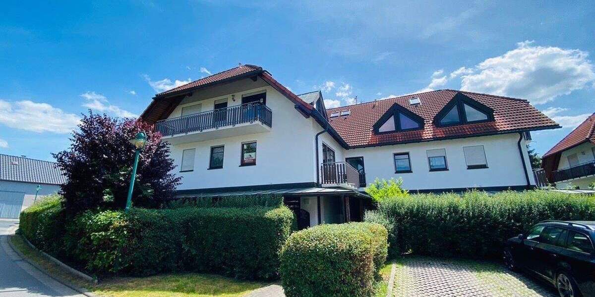 kleine, moderne Wohnung mit Balkon 1 zimmer