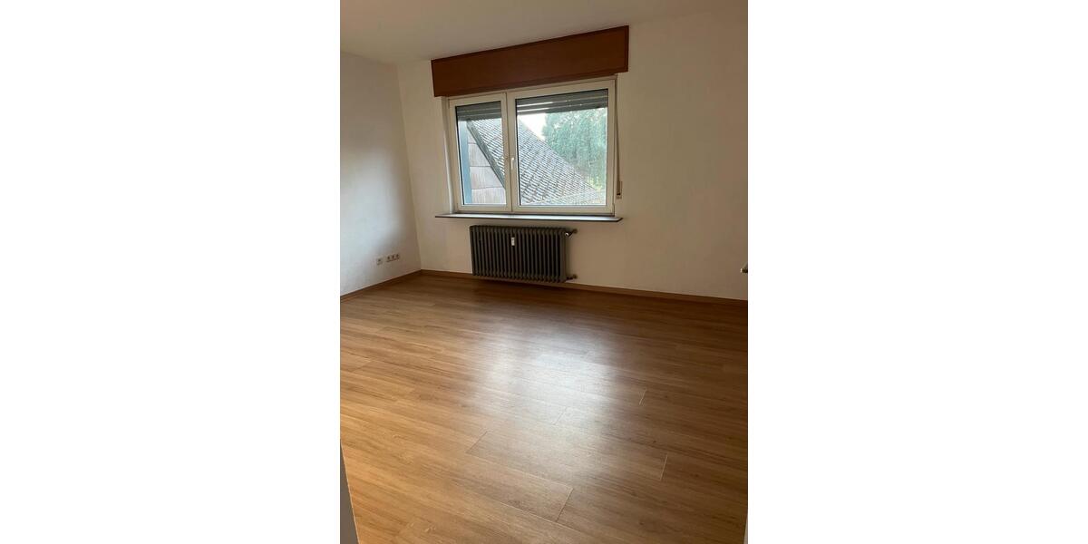 Etagenwohnung Gevenich - 5 Zimmer, 100 m&sup2;, 550&euro; | Angebot:26025390