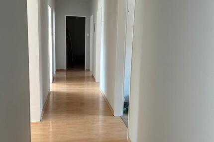 Geräumige 4 Zimmerwohnung 110qm mit Balkon u. Garten in Alt-Grone