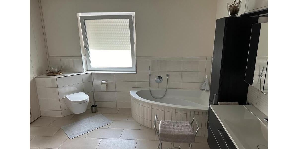 Erdgeschoßwohnung Schwalmstadt - 5 Zimmer, 145 m&sup2;, 1.250&euro; | Angebot:25906716