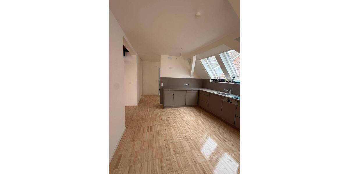 Etagenwohnung Stuttgart Mitte - 6 Zimmer, 176 m&sup2;, 3.800&euro; | Angebot:26476054