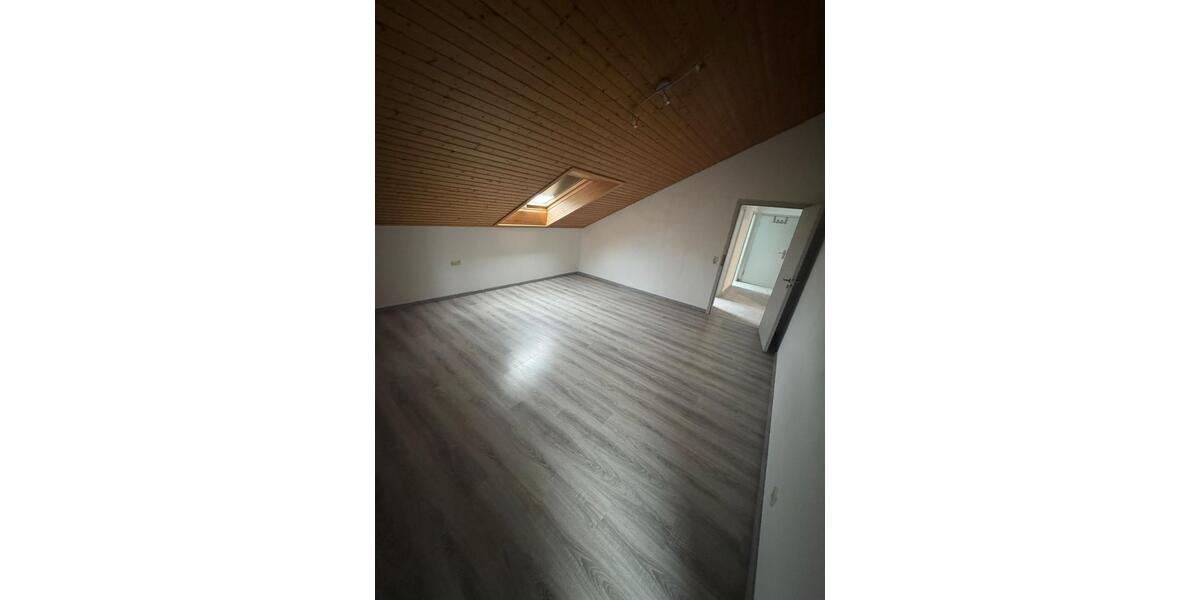 Dachgeschoßwohnung Leinfelden-Echterdingen Echterdingen - 3 Zimmer, 76 m&sup2;, 1.100&euro; | Angebot:26624331