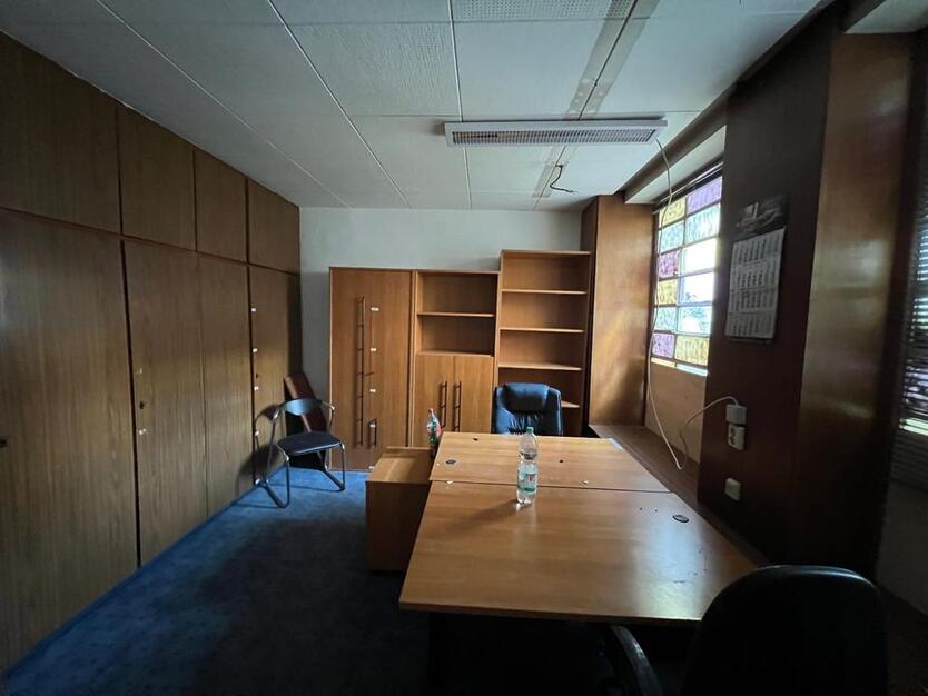 Büro mit WC - eigener Hauseingang