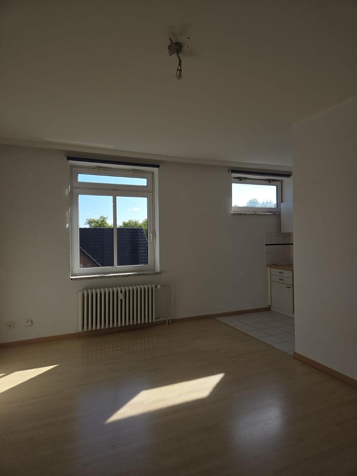 NUR FÜR STUDENTEN ! 2-Zimmer--Wohnung mit Busanbindung zur Uni