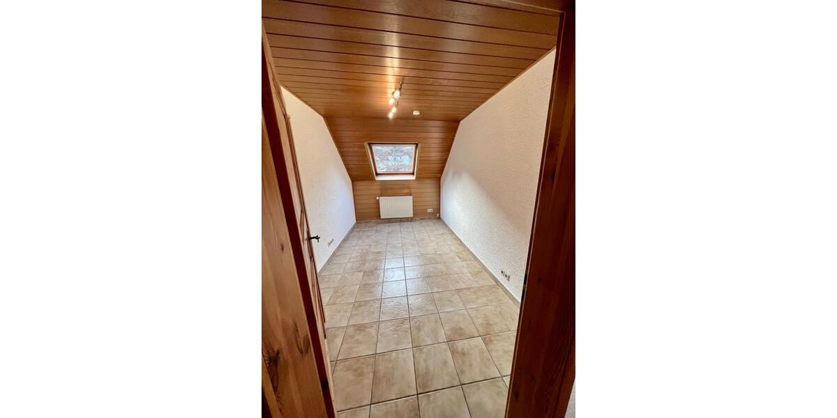 Doppelhaushälfte Bad Dürkheim - 5 Zimmer, 170 m&sup2;, 1.500&euro; | Angebot:25397053