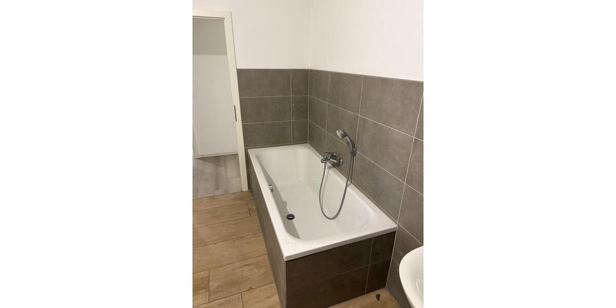 Etagenwohnung Osterhofen - 4 Zimmer, 124 m&sup2;, 1.054&euro; | Angebot:24867792