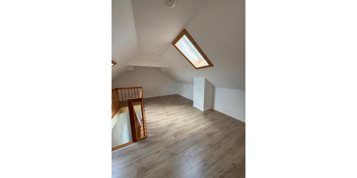 Dachgeschoßwohnung Glauchau - 3 Zimmer, 80 m&sup2;, 562&euro; | Angebot:26614613
