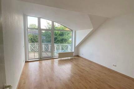 Wurzen* helle 3 Zimmer-Wohnung * Laminat* Tageslichtbad*Balkon* derzeit in Renovierung 3 zimmer