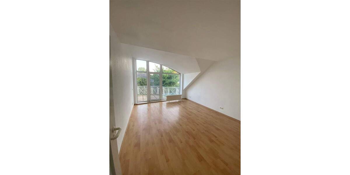 Wurzen* helle 3 Zimmer-Wohnung * Laminat* Tageslichtbad*Balkon* derzeit in Renovierung 3 zimmer