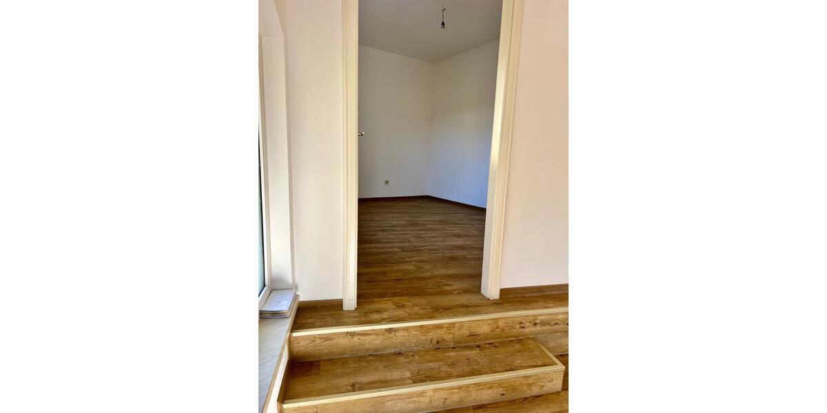 Etagenwohnung Gröditz - 3 Zimmer, 100 m&sup2;, 650&euro; | Angebot:26335100