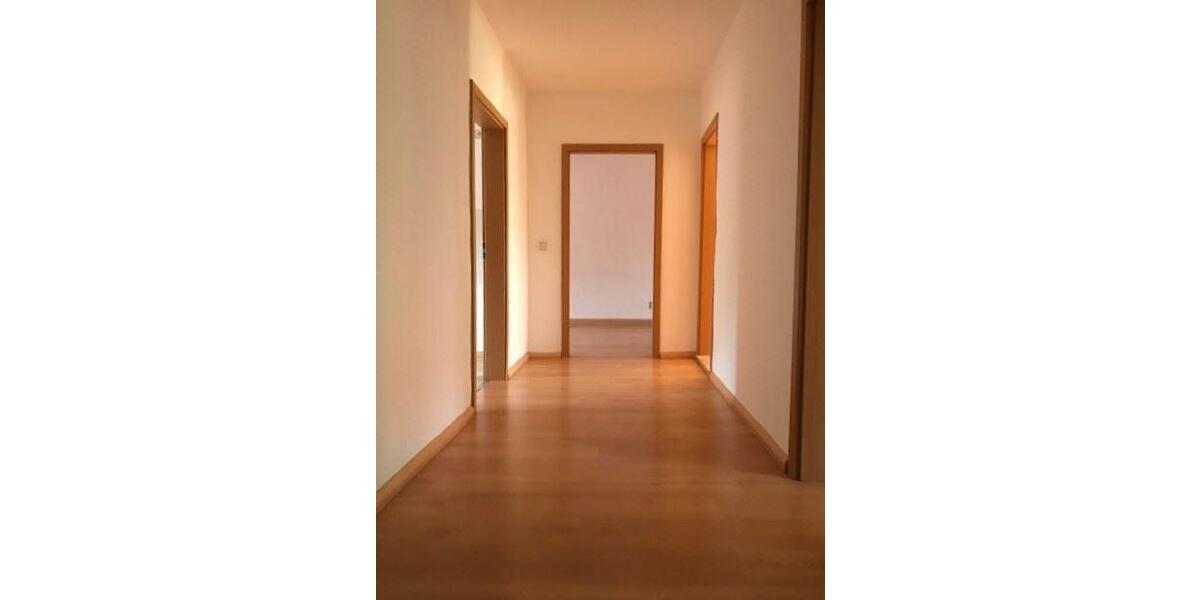 Dachgeschoßwohnung Merseburg - 3 Zimmer, 85 m&sup2;, 508&euro; | Angebot:25898922