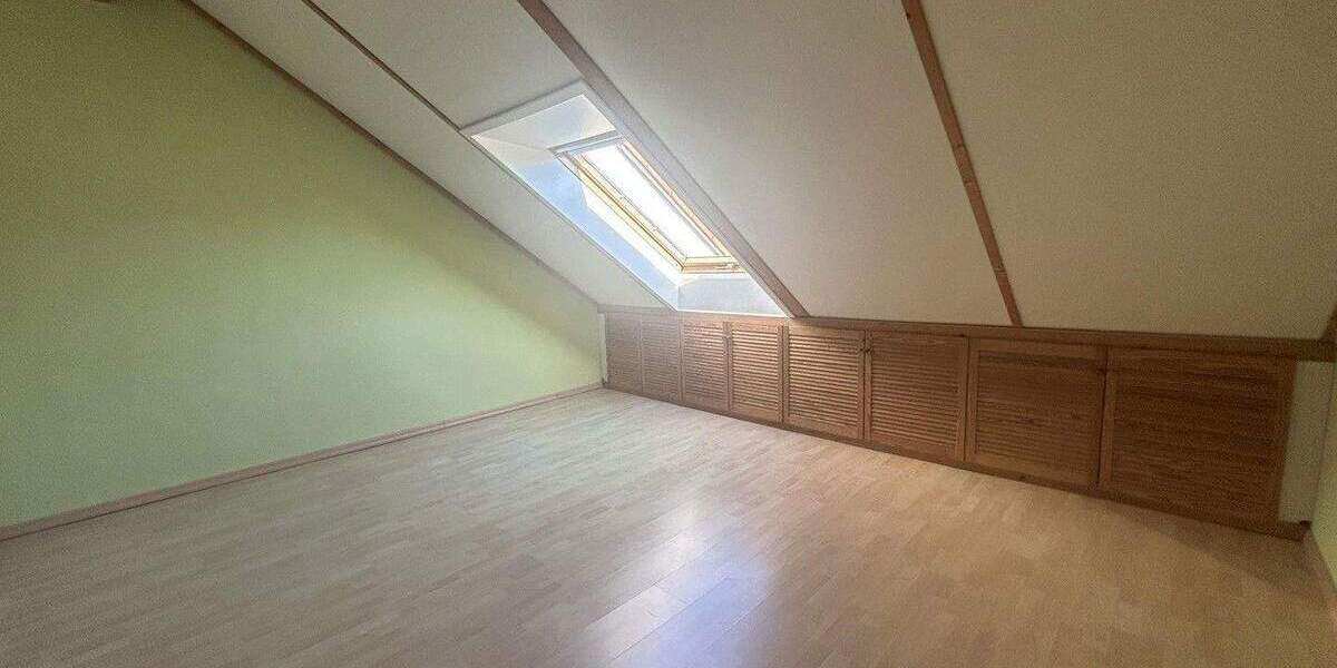 Reihenmittelhaus Kaiserslautern Innenstadt - 5 Zimmer, 141 m&sup2;, 1.600&euro; | Angebot:24836225