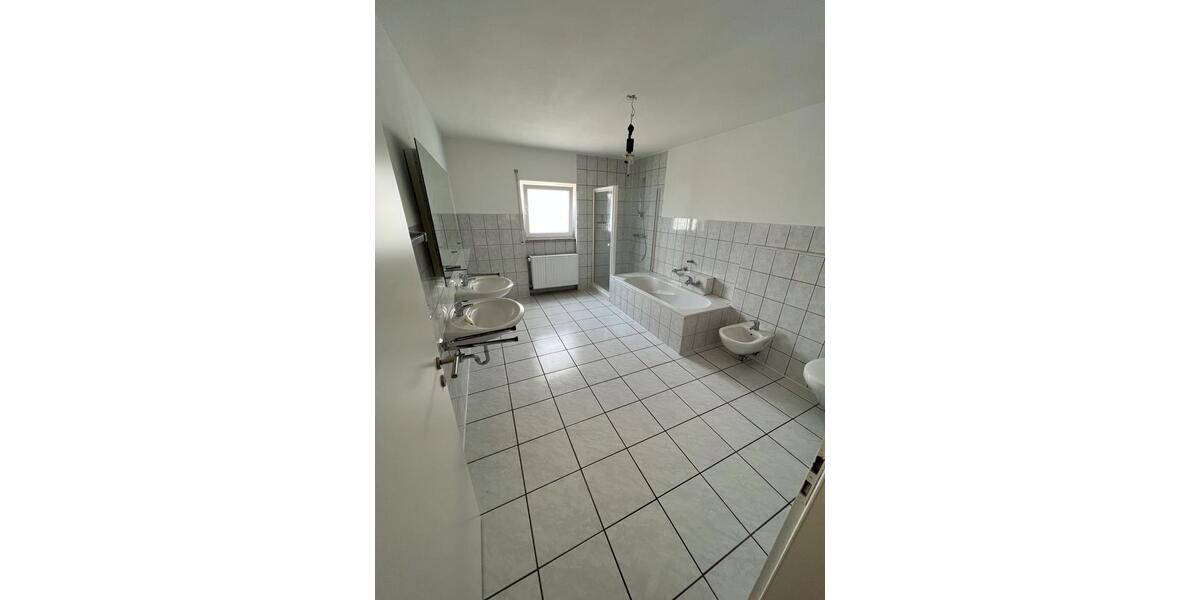 Etagenwohnung Zweibrücken - 4 Zimmer, 125 m&sup2;, 900&euro; | Angebot:25942858