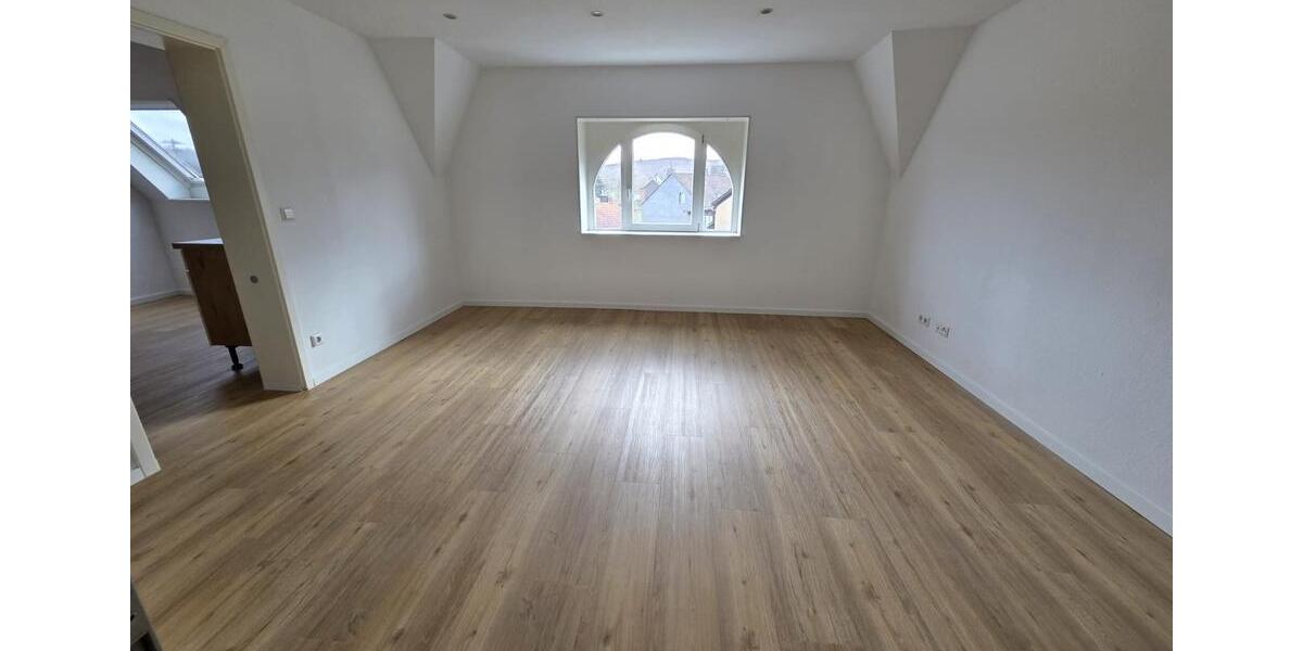 Dachgeschoßwohnung Riegelsberg - 4 Zimmer, 110 m&sup2;, 750&euro; | Angebot:25960878