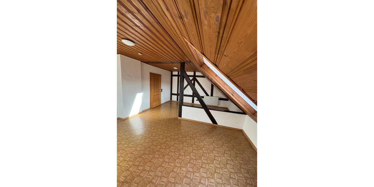 Dachgeschoßwohnung Marburg - 3 Zimmer, 80 m&sup2;, 380&euro; | Angebot:24703221
