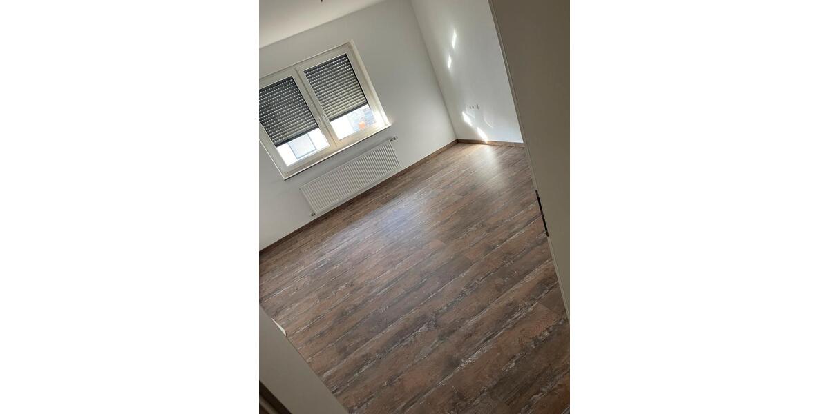 Erdgeschoßwohnung Brackenheim - 3 Zimmer, 110 m&sup2;, 1.300&euro; | Angebot:24638374