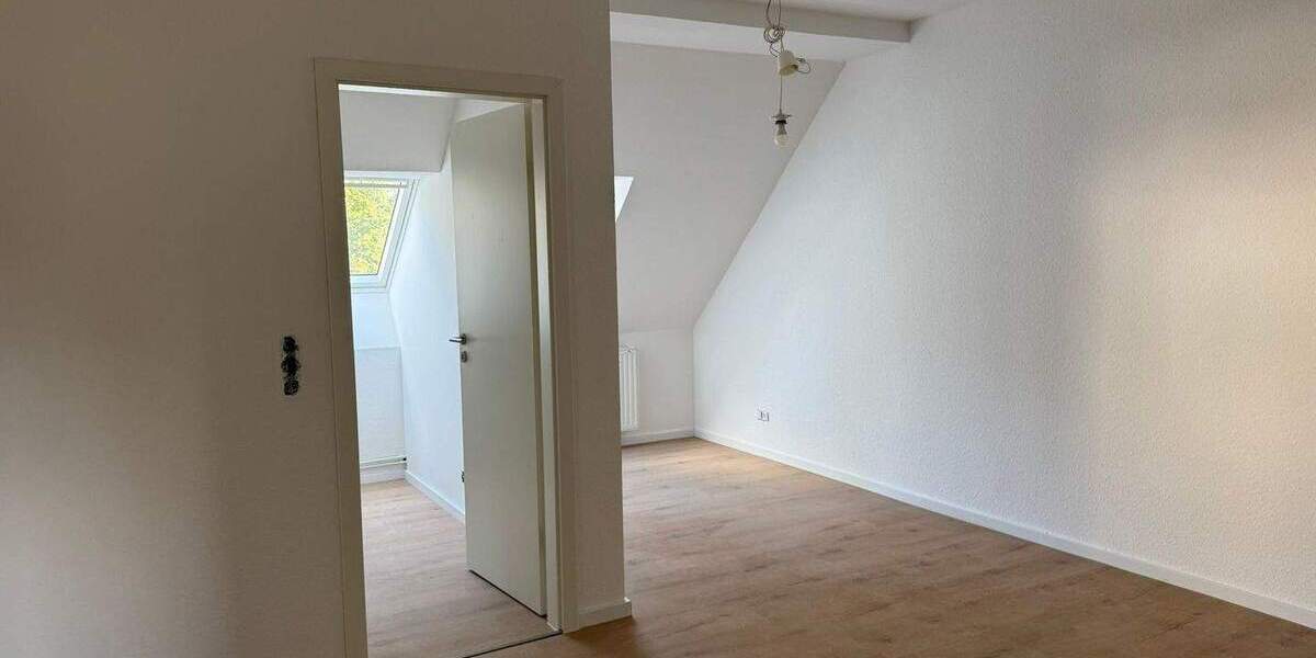 *Erstbezug nach Komplettsanierung! 2-Zi-Wohnung mit neuer Einbauküche u. saniertem Duschbad* 2 zimmer