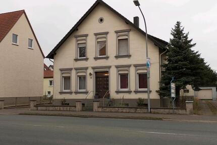 Haus Lage - 11 Zimmer, 340 m&sup2;, 1.400&euro; | Angebot:25352178