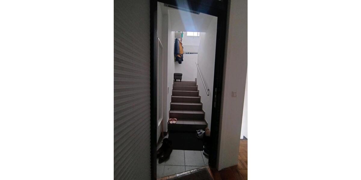 Dachgeschoßwohnung Hannover - 2 Zimmer, 71 m&sup2;, 1.200&euro; | Angebot:25256934