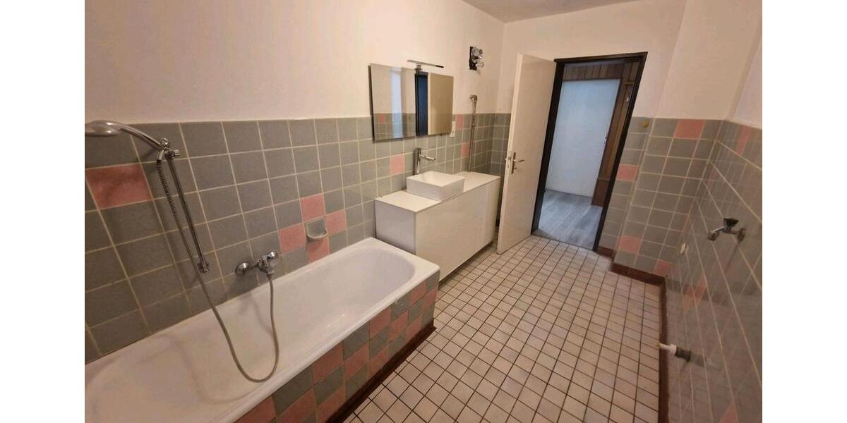 Erdgeschoßwohnung Ipsheim - 3 Zimmer, 74 m&sup2;, 950&euro; | Angebot:24551266