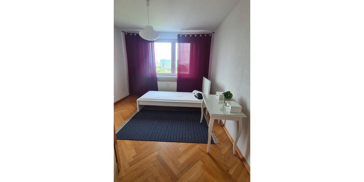 Dachgeschoßwohnung Berlin Mitte - 15 Zimmer, 100 m&sup2;, 468&euro; | Angebot:26366242