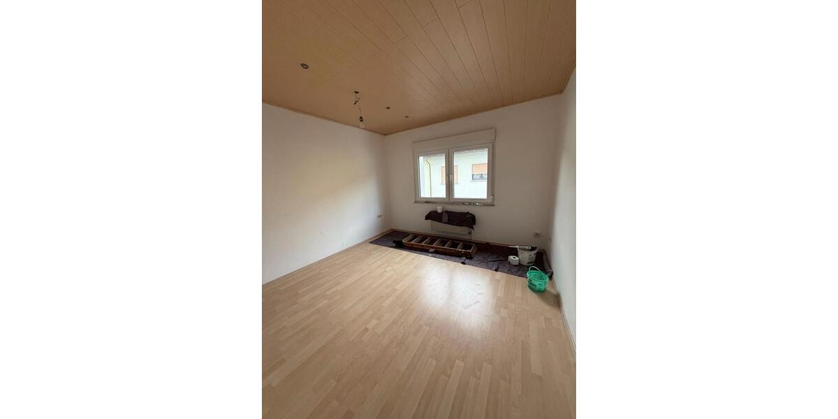 Etagenwohnung Maintal - 3 Zimmer, 80 m&sup2;, 900&euro; | Angebot:24610126