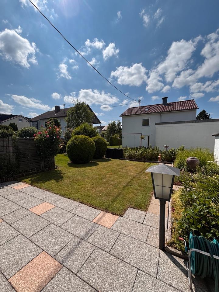 EG-Wohnung mit schöner Terasse, Garten & Carport (möbliert)