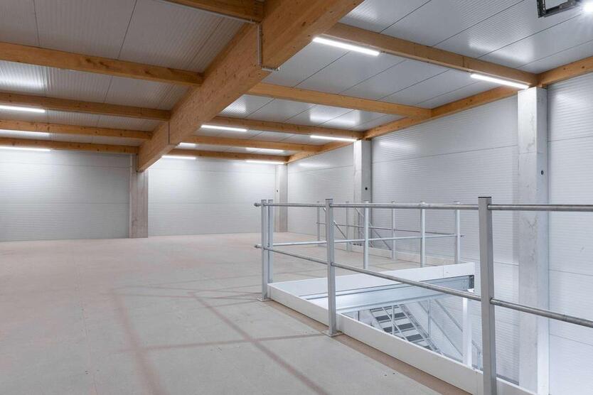 Moderne Hallenfläche mit flexiblen Mietlaufzeiten - Metroloq Erftstadt