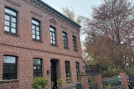 Haus Mönchengladbach West - 7 Zimmer, 300 m&sup2;, 3.590&euro; | Angebot:27615822