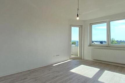 Hier wird umgebaut! Sanierte 3-Zimmer-Wohnung mit Balkon zimmer