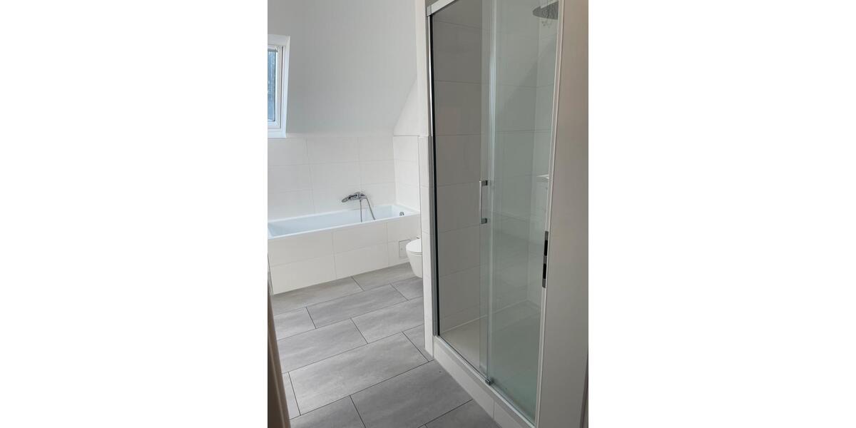 Dachgeschoßwohnung Solingen Aufderhöhe - 4 Zimmer, 80 m&sup2;, 950&euro; | Angebot:25234466