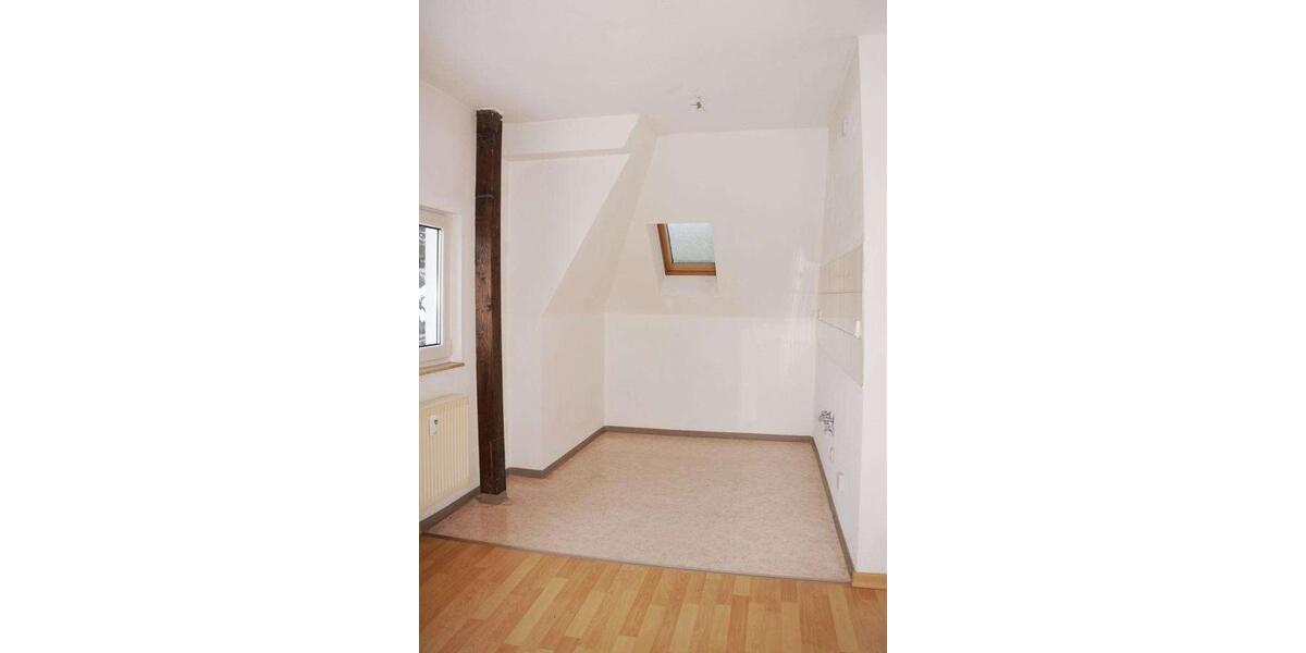 Dachgeschoßwohnung Zwickau - 1 Zimmer, 38 m&sup2;, 240&euro; | Angebot:25977801