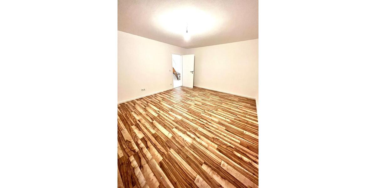 Reihenhaus Kaufbeuren - 7.5 Zimmer, 190 m&sup2;, 2.250&euro; | Angebot:26633125