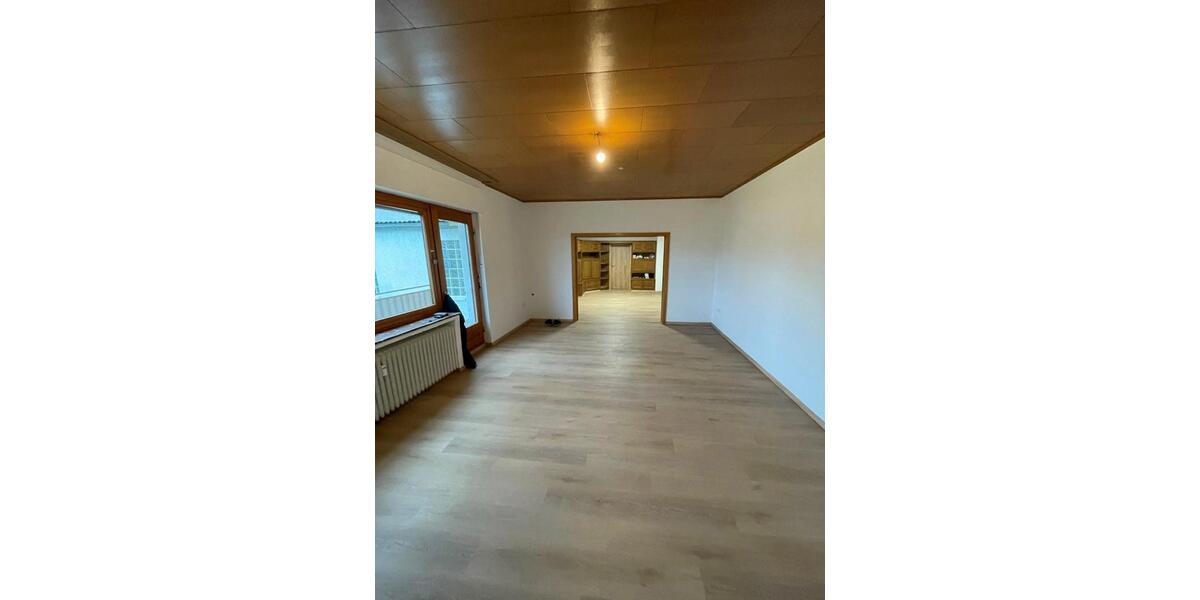 Erdgeschoßwohnung Warburg - 3 Zimmer, 95 m&sup2;, 600&euro; | Angebot:25988577