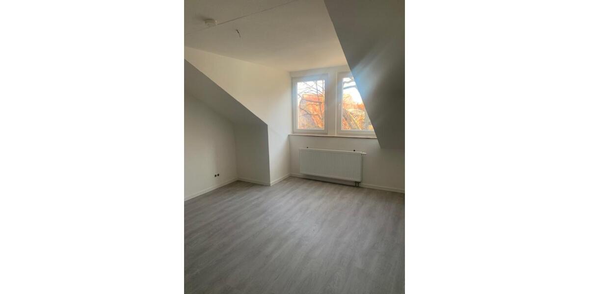 Dachgeschoßwohnung Apolda - 3 Zimmer, 92 m&sup2;, 810&euro; | Angebot:25540086
