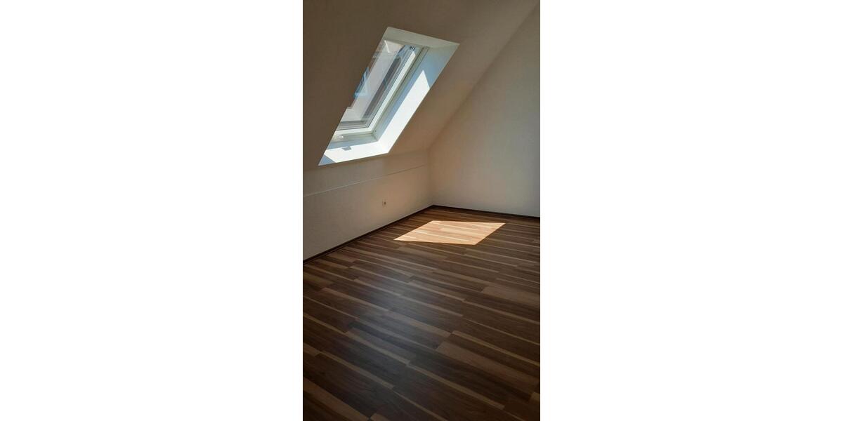 Dachgeschoßwohnung Philippsburg - 3 Zimmer, 61 m&sup2;, 790&euro; | Angebot:26663456