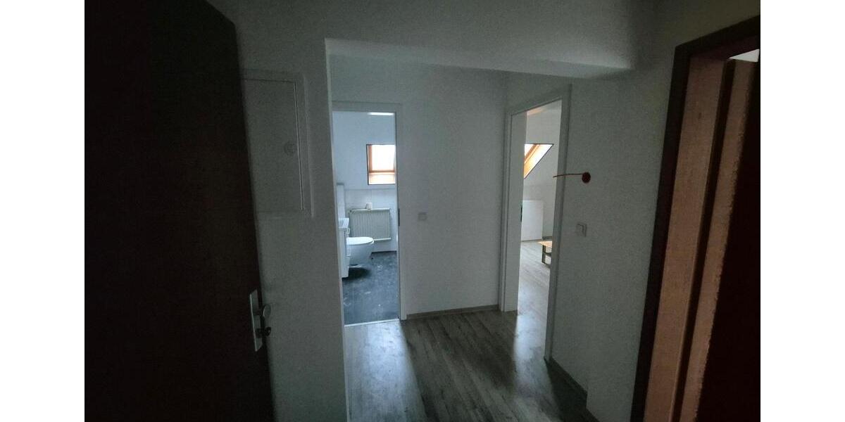 Dachgeschoßwohnung Saarbrücken West - 3 Zimmer, 60 m&sup2;, 450&euro; | Angebot:26025747