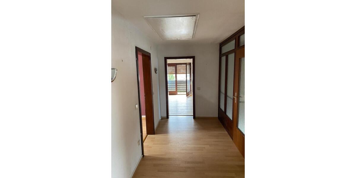 Etagenwohnung Ehringshausen - 5 Zimmer, 145 m&sup2;, 1.500&euro; | Angebot:24782704
