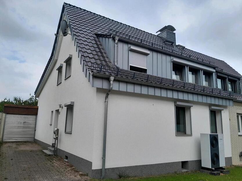 DHH mit Garage und Garten