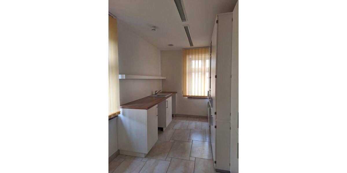 Dachgeschoßwohnung Zwickau - 2 Zimmer, 152 m&sup2;, 1.200&euro; | Angebot:26479906
