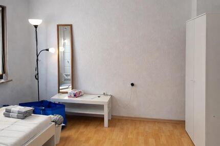 Teil möbliertes Zimmer mit eigener Dusche & WC zu vermieten 1 zimmer