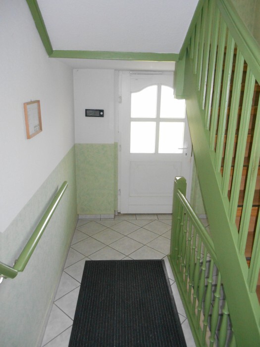 Weg vom Schuss,doch mittendrin! Einwandfreie 2-RaumWohnung am Ortsrand von Wyhra mit Blick ins Grüne